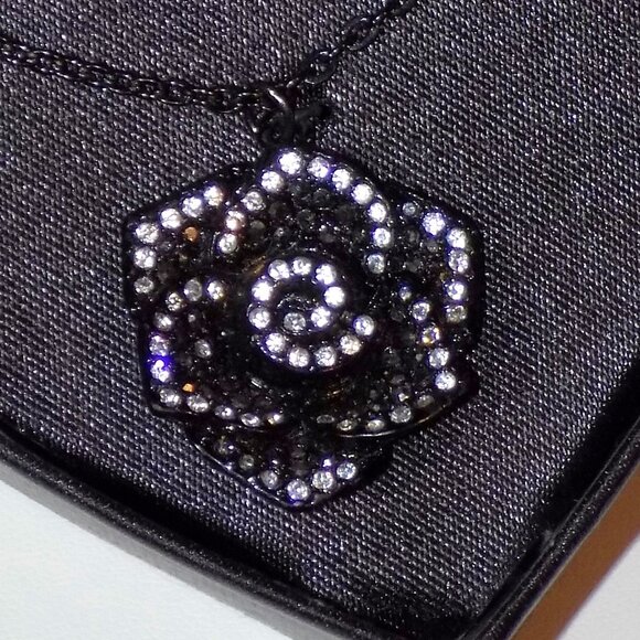 Lot 2 New Guess Interchangeable Brooch Choker & Crystal Flower Necklace Bundle - Picture 3 of 15